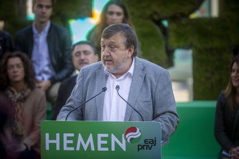 El parlamentario del PNV, Jose Antonio Suso, en un mitin electoral (Foto: Jaizki FONTANEDA | FOKU)