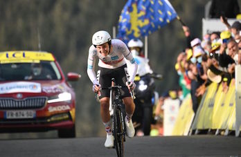 Tadej Pogacar se ha exprimido hasta la última pedalada para lograr la victoria en el Tour. (Marco BERTORELLO/AFP) 
