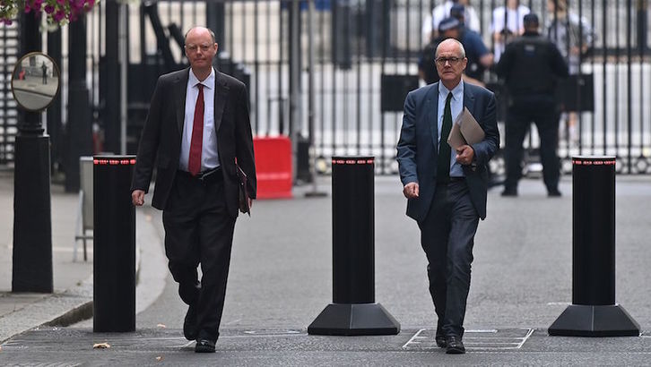 Whitty y Vallance, llegando este lunes al 10 de Downing Street. (Ben STANSALL | AFP)
