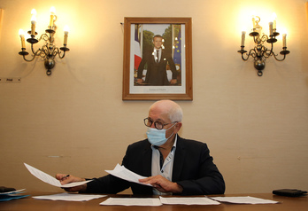 Jean-René Etchegarayk joan zen ostiralean izendatu duen ika-mika eragin duen ordenantza berria. (Bob EDME)