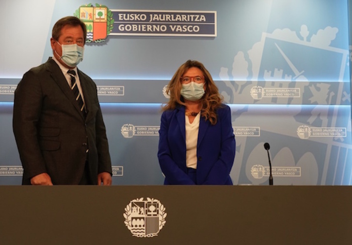La consejera de Salud, Gotzone Sagardui, junto a Bingen Zupiria. (IREKIA)
