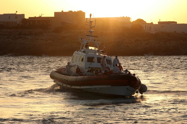 Las autoridades italianas solo trasladaron a Lampedusa a 8 de las 133 personas rescatadas. (Mauro SEMINARA/AFP) 