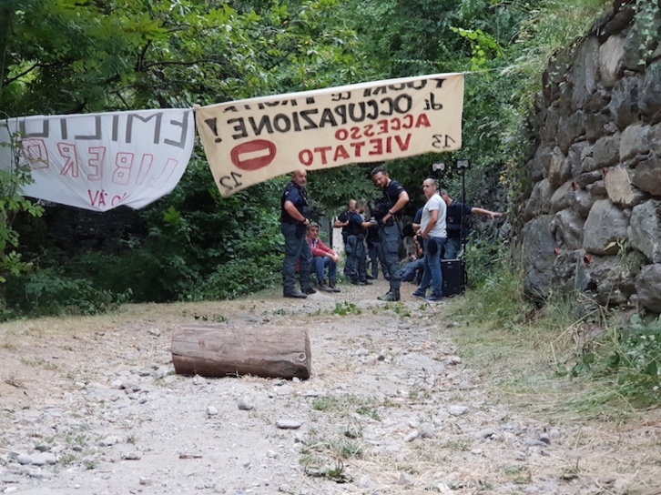 AHTaren kontrako ekimen bat, Val di Susan. (AHTRIK EZ LAUTADA)