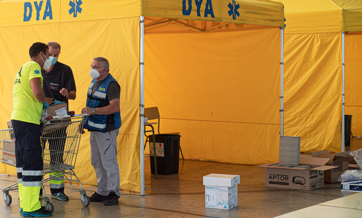 Foto de archivo de una carpa para hacer pruebas de coronavirus en Mendillorri. (Jagoba MANTEROLA/FOKU).