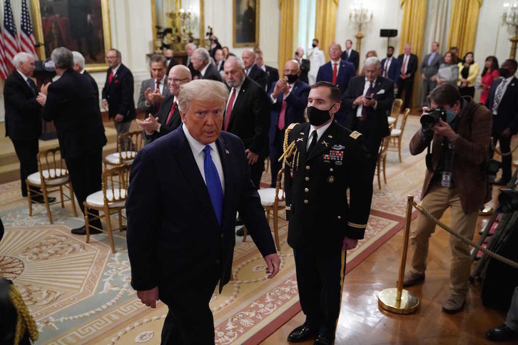 Trump ha hecho el anuncio durante una recepción en la Casa Blanca a veteranos de la fallido invasión de la bahía de Cochinos. (Mandel NGAN/AFP) 