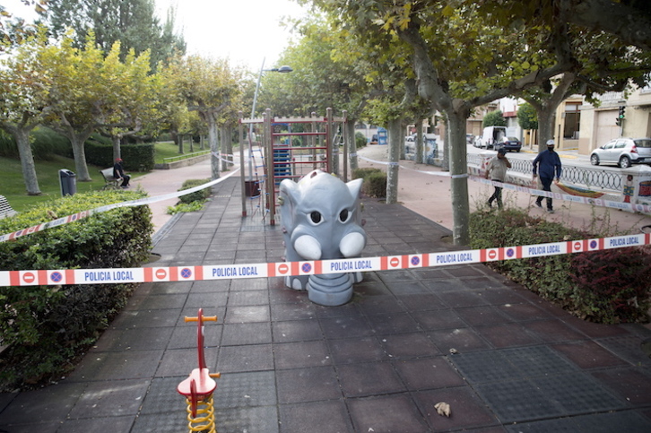Una zona de juego infantil clausurada en Azkoien. (Iñigo URIZ/FOKU)