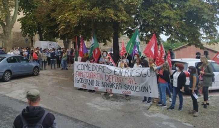 Protesta sindical contra una jornada en los comedores escolares «no negociada». (LAB)
