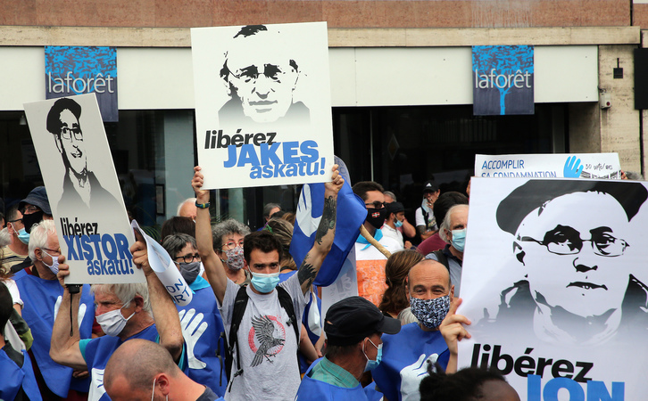 Movilización, el sábado, por la liberación de presos con largas condenas, en Baiona. (Bob EDME)