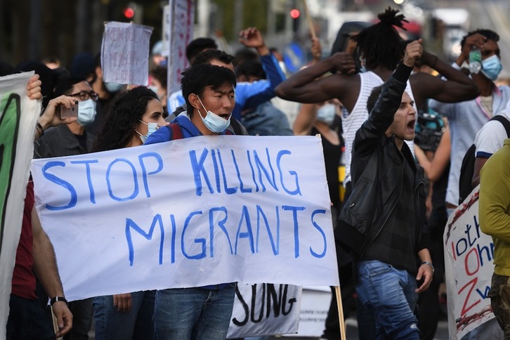 Migrazioaren aldeko aldarrikapena Berna hirian. (Fabrice COFFRINI/AFP)