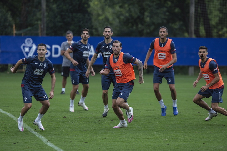 Mendilibar espera reforzar más la plantilla de aquí al cinco de octubre. (Aritz LOIOLA/FOKU)