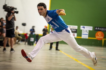 Jokin Altuna ha vuelto a jugar un partido muy completo. (Jaizki FONATNEDA/FOKU)