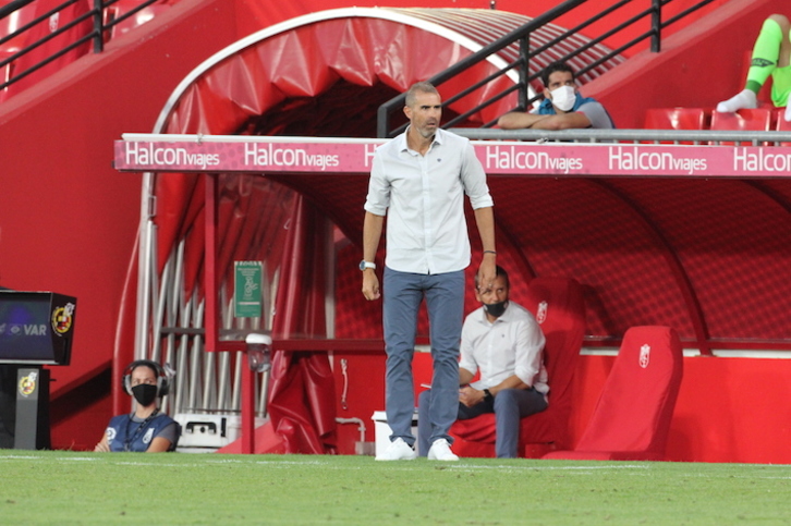 Garitano durante el partido en Granada. (LOF)