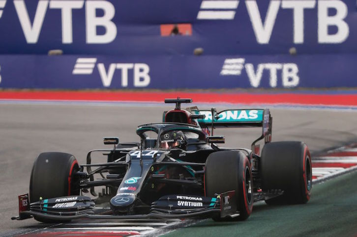 Lewis Hamilton exprime su Mercedes en Sochi. (Maxim SHEMETOV/AFP)