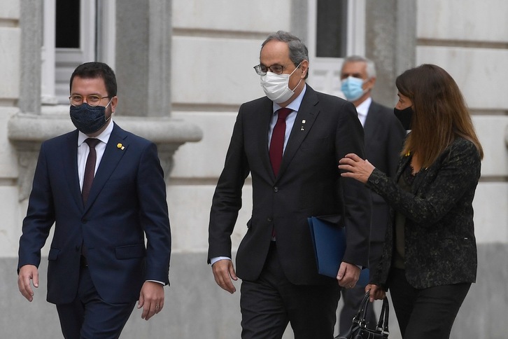 Quim Torra en su llegada al Tribunal Supremo el pasado 17 de septiembre, junto a Pere Aragonès y Meritxell Budó. (Pierre-Philippe MARCOU/AFP)