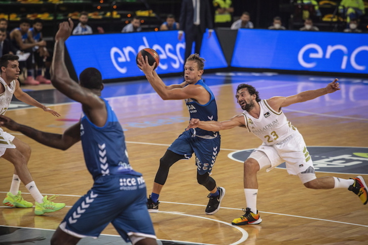 Johnny Dee figura en la parte alta de las estadísticas de triples. (Aritz LOIOLA/FOKU)