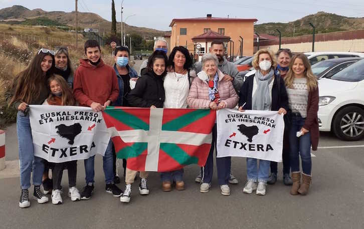 Marta Igarriz, con familiares y amigos en Logroño. (Etxerat)