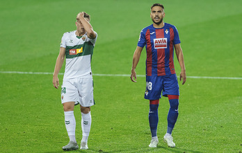 Recio ha tenido que retirarse lesionado antes de la media hora en una noche aciaga para los azulgranas. (SD Eibar)