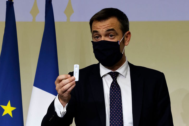 El ministro de Sanidad galo, Olivier Veran, ha hecho hincapié en la importancia de los test. (LUDOVIC MARIN /AFP)