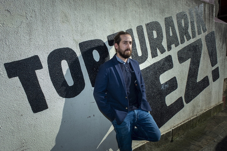 Ander Iriarte zinemagilea, torturari buruz errodatzen hasteko prest. (Jon URBE | FOKU)