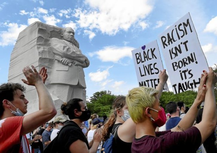 Protesta de Black Lives Matter ante el Martin Luther King Jr. Memorial de Washington. Fotografía: Olivier Douliery | AFP