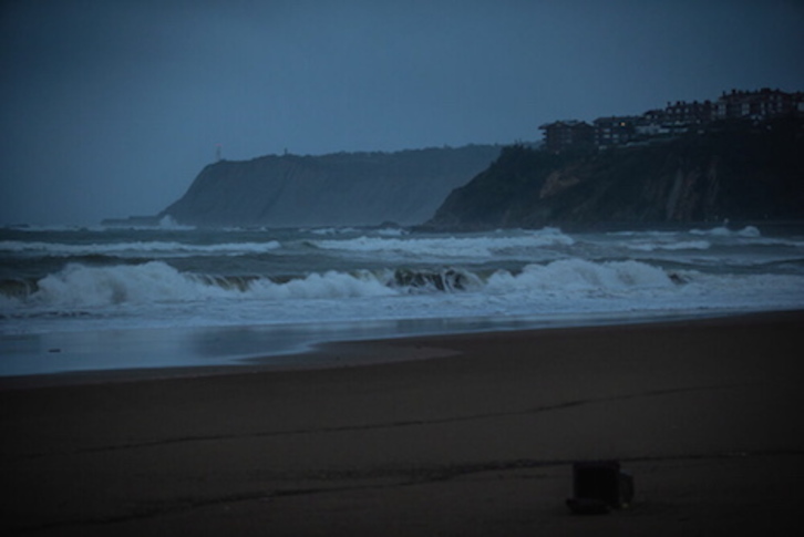 Imagen del temporal en la costa vizcaina. (Aritz LOIOLA/FOKU)