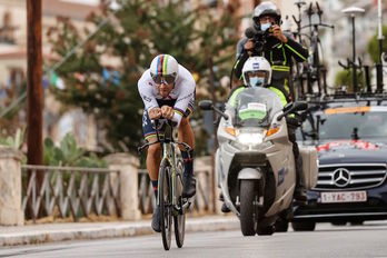 Filippo Ganna ha estrenado su maillot arcoiris con una exhibición de potencia en el Giro. (Luca BETTINI/AFP)