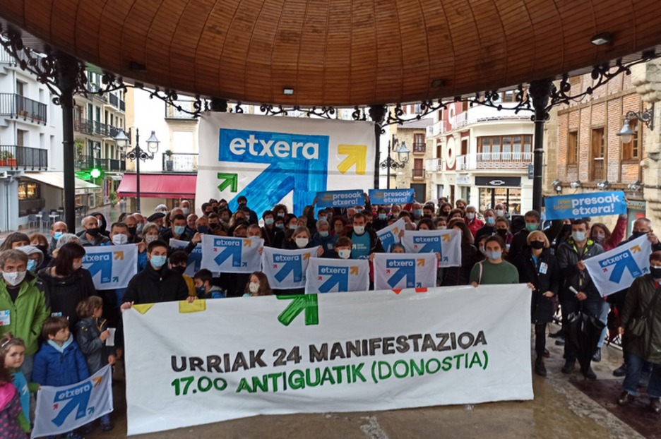 Acto de Sare en Zarautz. (@sarezarautz). Acto de Sare en Zarautz. (@sarezarautz).