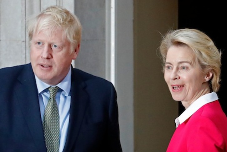 Johnson y Von der Leyen, en el 10 de Downing Street. (Tolga AKMEN/AFP)