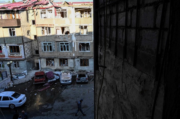 Bombardeos contra la capital de Nagorno Karabaj. (AFP)