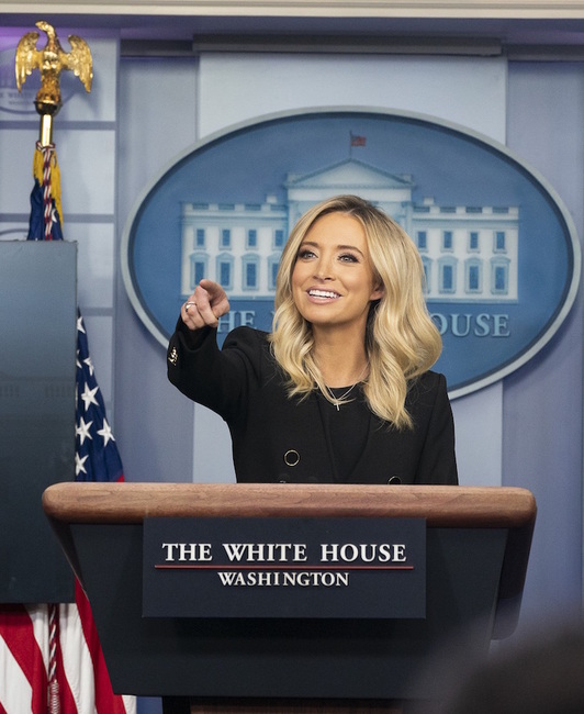 Kayleigh McEnany, portavoz de la Casa Blanca. (WIKIPEDIA)