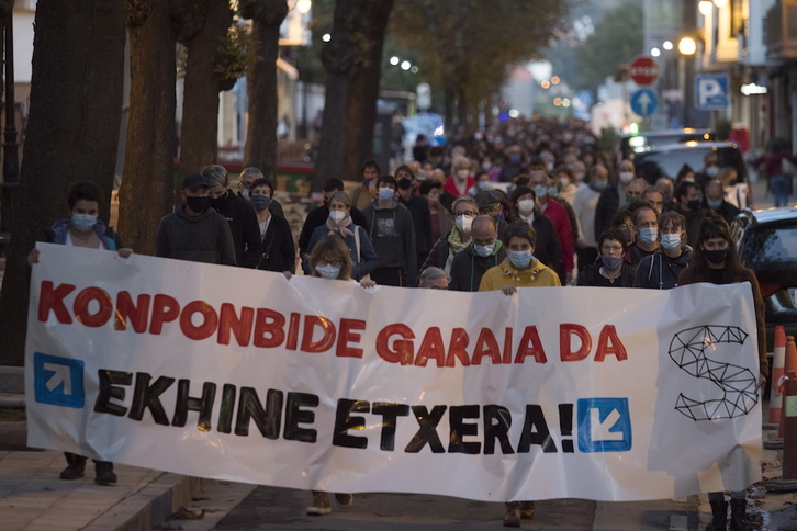 Zarautzen Ekhiñe Eizagirreren askatasuna aldarrikatu dute. (Juan Carlos RUIZ/FOKU)