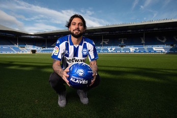 Jota Peleteiro viene a aportar calidad en el juego creativo del conjunto albiazul. (ALAVÉS)