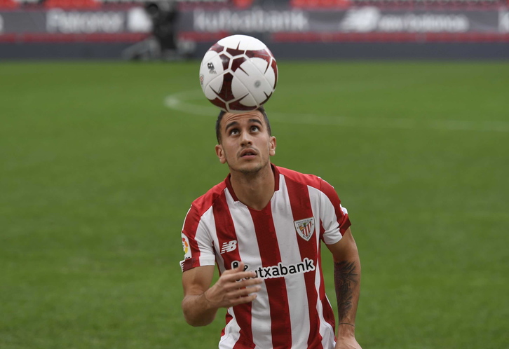 Berenguer ha sido presentado esta tarde en San Mamés. (Raúl BOGAJO / FOKU)