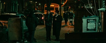 Yakov (Dave Davis) recibe un encargo de su rabino (Menashe Lustig). (NAIZ)