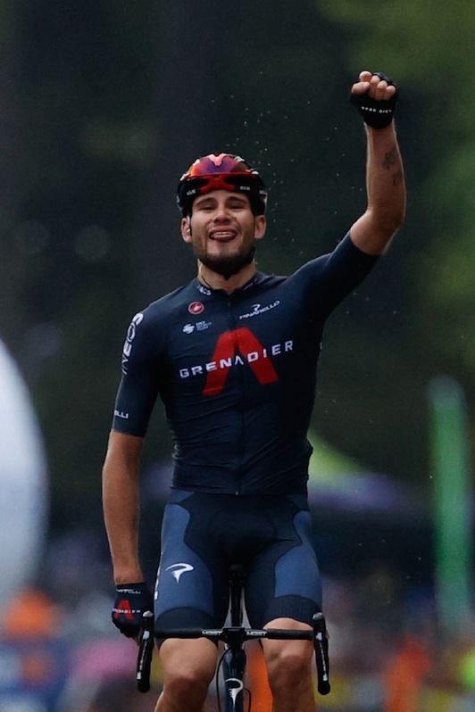 Exultante e insultante, Filippo Ganna ha impresionado a todo el mundo con su exhibición en la quinta etapa del Giro. (Luca BETTINI / AFP PHOTO)