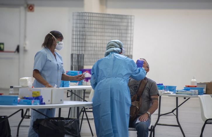 Realización de pruebas PCR. (Gorka RUBIO/FOKU)