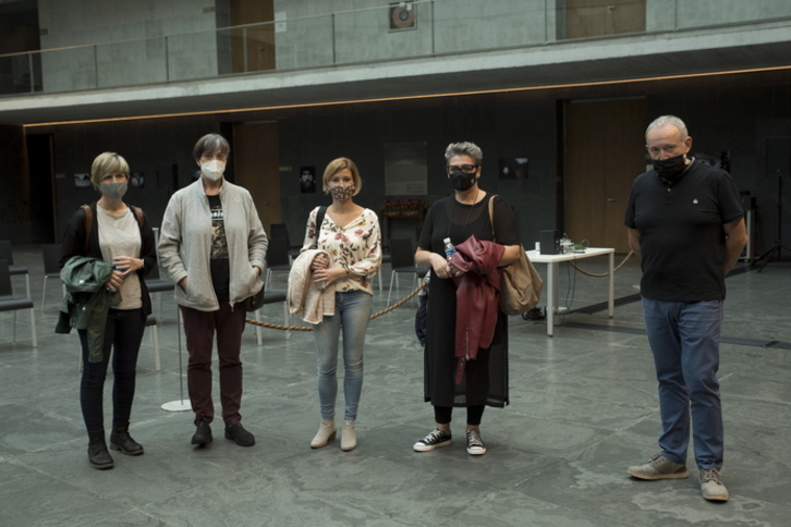 Olatz Etxabe, Maria Jauregi, Belen Zabala y Naiara Zamarreño, antes de comenzar. (Iñigo URIZ/FOKU) 