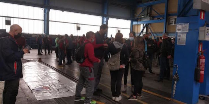 Los trabajadores han ocupado su puesto de trabajo. (LAB)