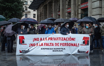 Concentración llevada a cabo el 2 de octubre, la primera que tuvo lugar en Bilbo. (Aritz LOIOLA/FOKU)