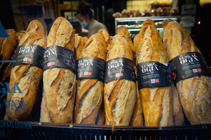 Euskal Ogia en una panaderia de Donostia. (IREKIA)