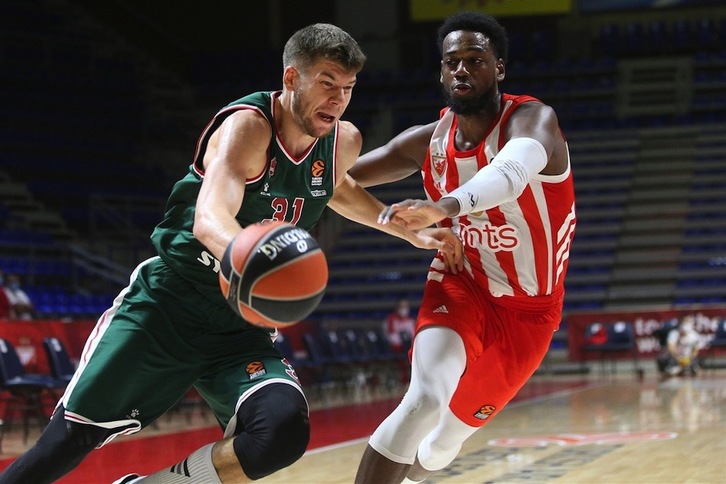 Rokas Giedraitis ha sido el único punto positivo en un muy mal partido de TD Systems Baskonia. (EUROLEAGUE.NET)