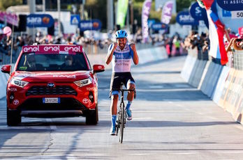 Alex Dowsett ha ganado una etapa en el Giro siete año después de la primera en una crono en 2013 con Movistar. (Luca BETTINI/AFP)