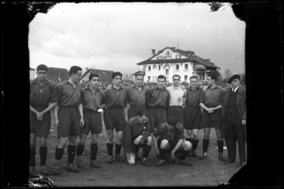 Alineación de Osasuna en un partido disputado en la segunda mitad de los años 20. (José GALLE/FOTOTECA DE NAFARROA)