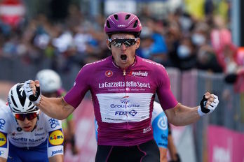 Arnaud Démare ha vuelto a ganar y a ampliar su ventaja con Sagan en la clasificación de los puntos. (Luca BETTINI/AFP)