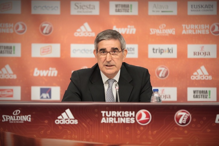 Jordi Bertomeu, haciendo malabares para que la temporada 2020/21 no se vaya al garete como la anterior. (Endika PORTILLO / FOKU)