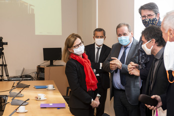 EEPko ordezkariak irrifartsu gaur arratsaldean Baionan eginiko agerraldian. (Guillaume FAUVEAU)