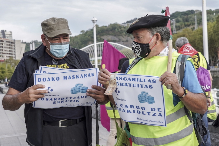 Pensionistas de la ‘Columna Norte’, cuando presentaron su campaña por las mascarillas gratuitas. (Marisol RAMÍREZ/FOKU)