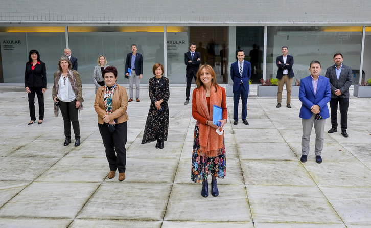 Eva Ferreira y las otras 13 personas que conforman su candidatura al Rectorado. (Marisol RAMIREZ/FOKU)