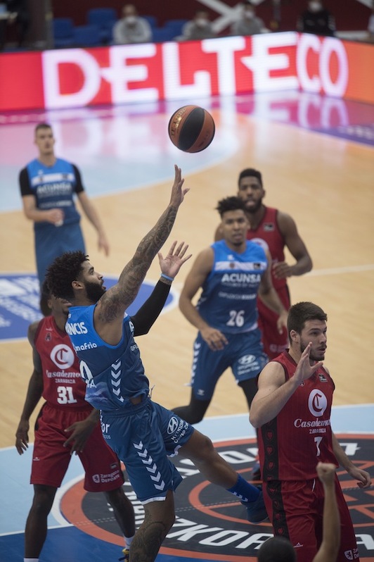 Jaime Echenique ez ezik, beste arma batzuek landu behar ditu Gipuzkoa Basketek garaipenak pilatzen joateko. (Juan Carlos RUIZ / FOKU)