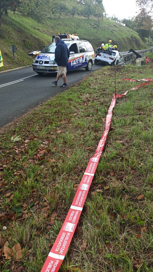 Labores de rescate tras el accidente (NAIZ)